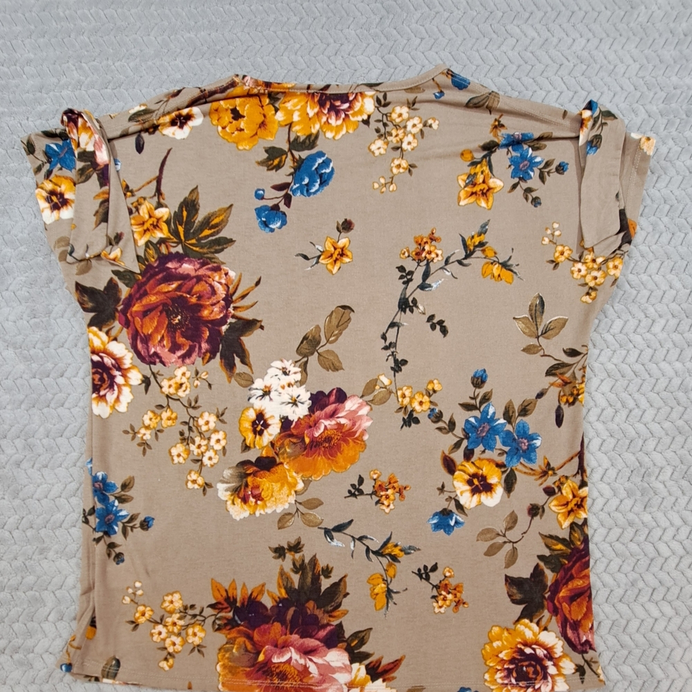Lavish Beige Floral Short Sleeve Top - Picture 6 of 6